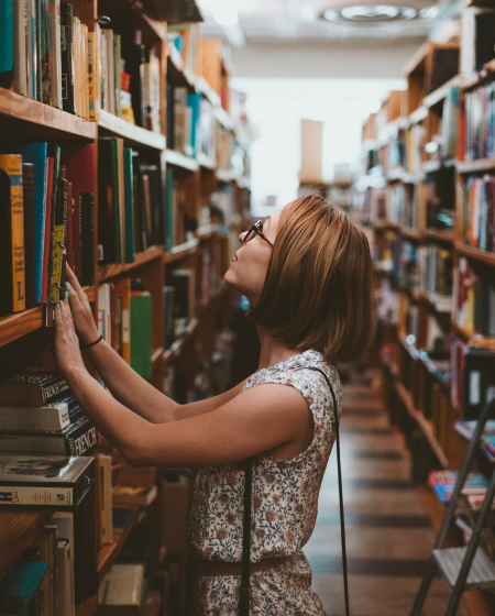 girl photo in library